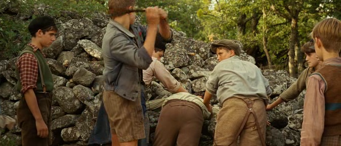 New War of The Buttons.2011.HDRip.XviD.745MB. rip by [Assassin's Creed].avi_snapshot_01.18.48_[2012.