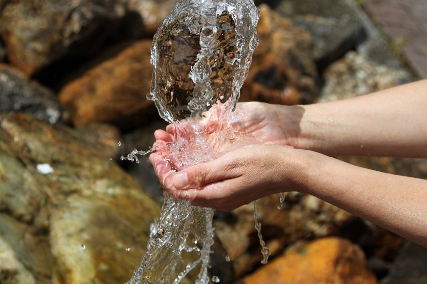 Артезианская вода