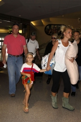 Britney-Spears-At-Louis-Armstrong-Airport-In-New-Orleans%2C-June-2-2013-t1duj1pfg4.jpg