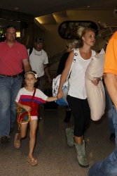 Britney-Spears-At-Louis-Armstrong-Airport-In-New-Orleans%2C-June-2-2013-u1duj1osfa.jpg