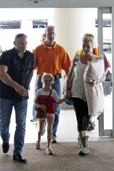 Britney-Spears-At-Louis-Armstrong-Airport-In-New-Orleans%2C-June-2-2013-41duj2gvha.jpg