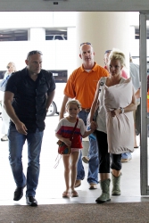 Britney-Spears-At-Louis-Armstrong-Airport-In-New-Orleans%2C-June-2-2013-f1duj2huw6.jpg