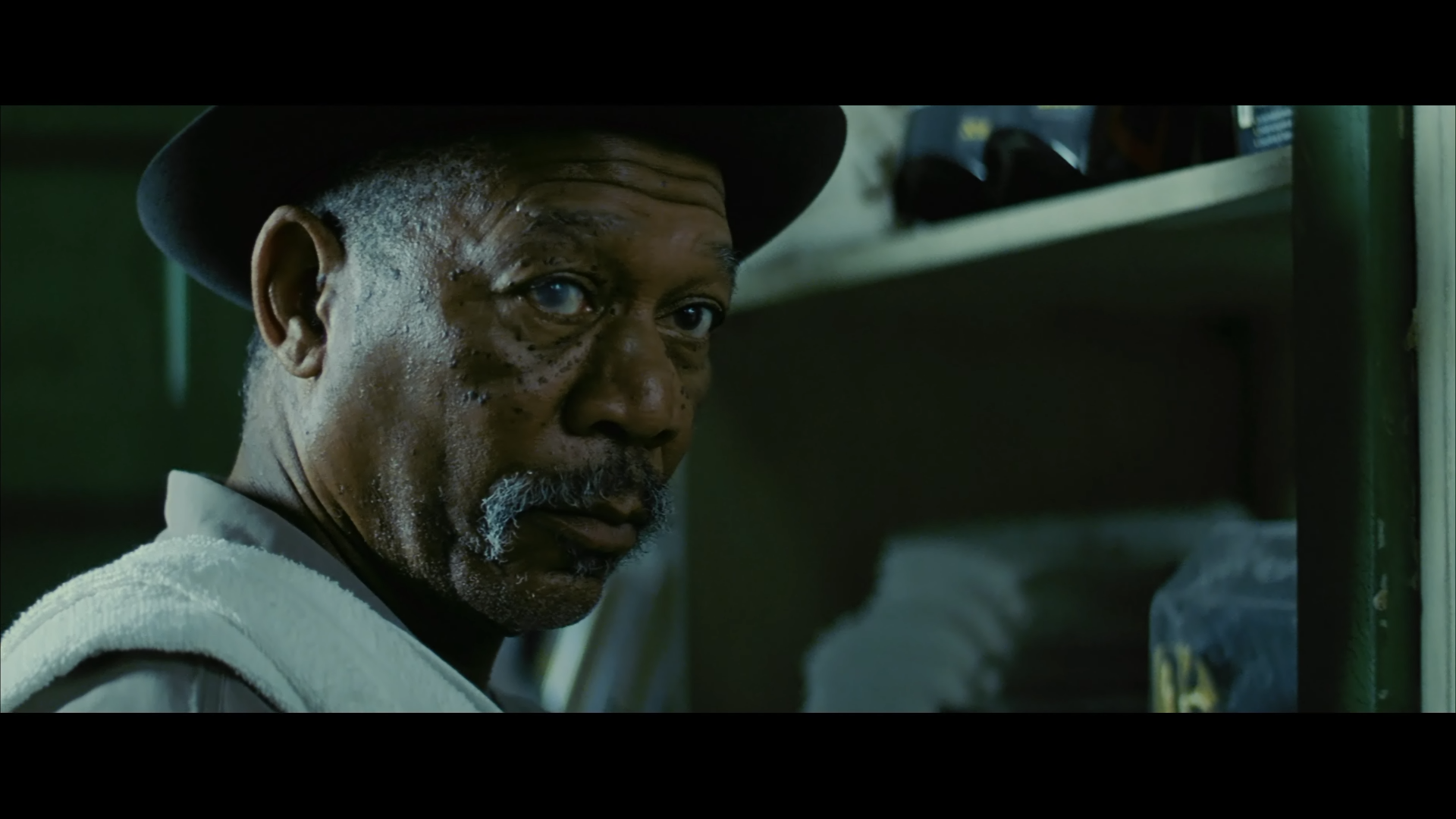 Mkv eng. Малышка на миллион Морган Фримен. Million Dollar Baby 2004 Morgan Freeman Oscar. Малышка на миллион Скриншоты. Морган Фримен прыгает из окна.