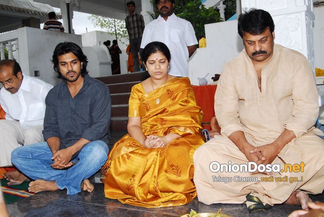 Chiranjeevi at Filmnagar Temple043.jpg