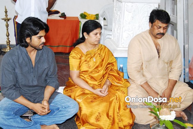 Chiranjeevi at Filmnagar Temple034.jpg