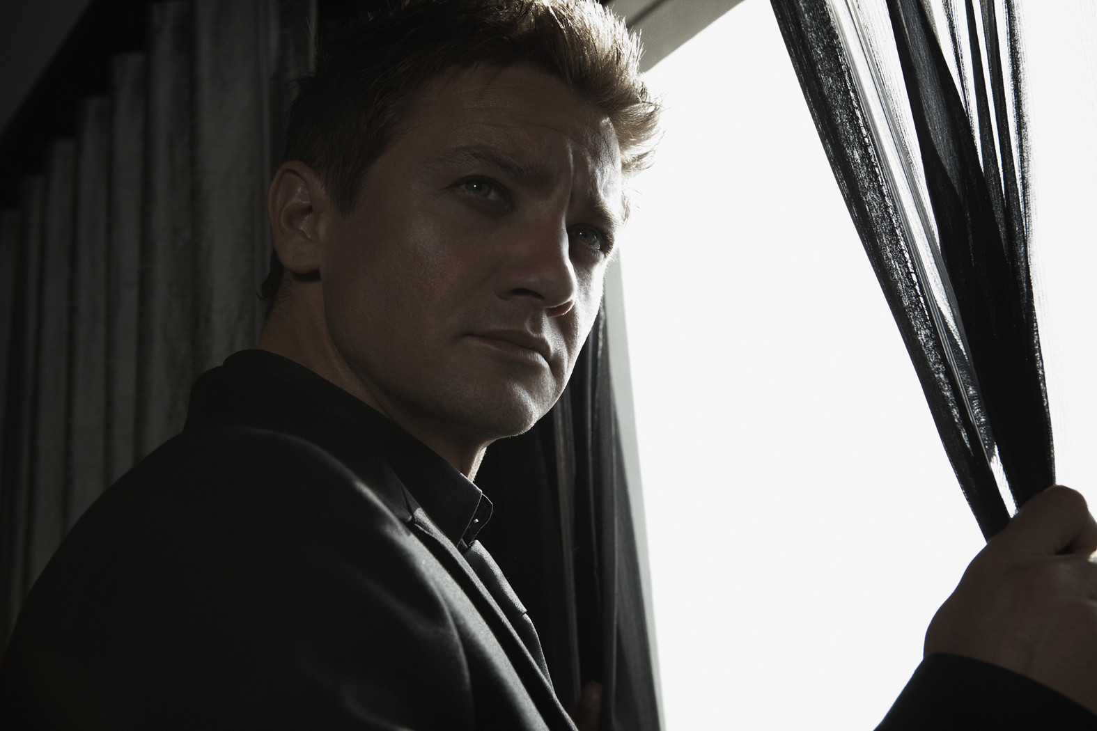 The-Hollywood-Reporter-2012-jeremy-renner-30903182-1575-1050.jpg