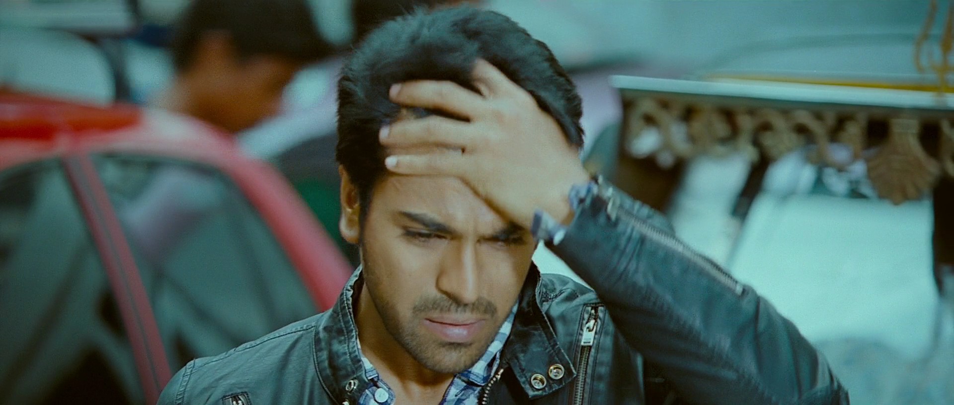 Naayak - Blu-Ray - 1080p - x264 - DTS - [DDR].mkv (0_52_03) 001136.jpg