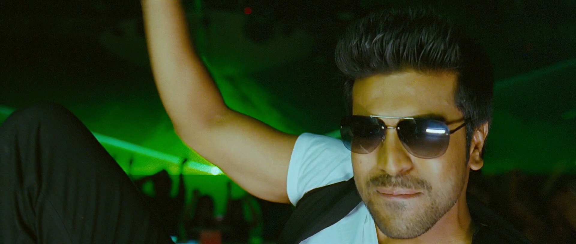Naayak - Blu-Ray - 1080p - x264 - DTS - [DDR].mkv (0_14_38) 000559.jpg