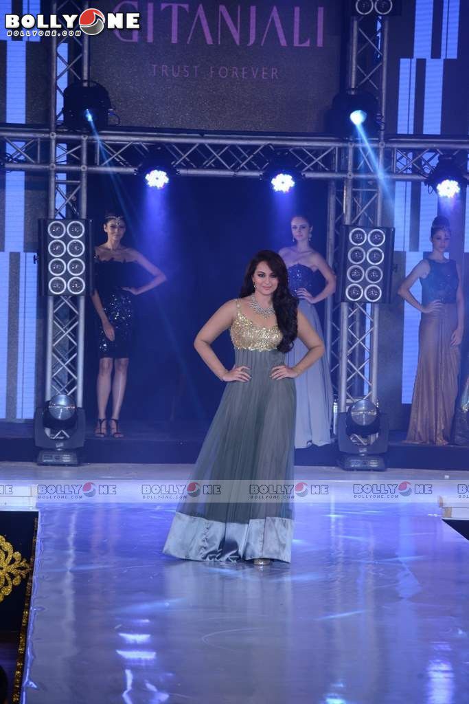 Маниш мальхотра платья