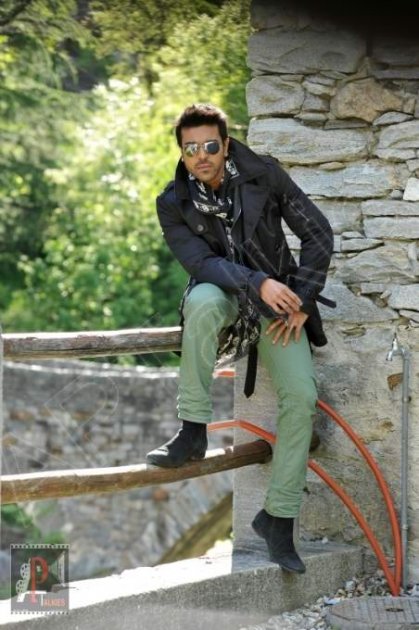 Yevadu_aptalkies685F61-46A16A.jpg
