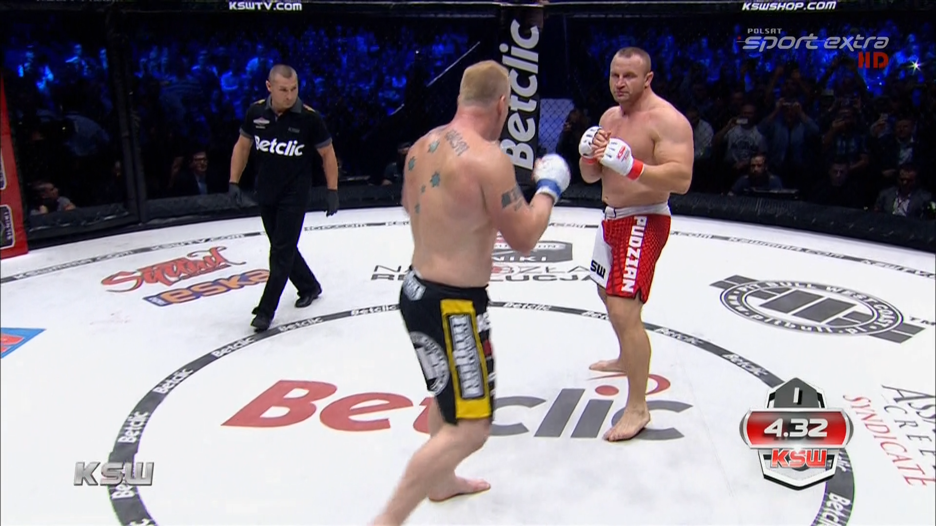 KSW 32. Road to Wembley_31.10.2015_HDTV 1080i_POL.ts_snapshot_02.50.07_[2016.05.23_10.15.54].png