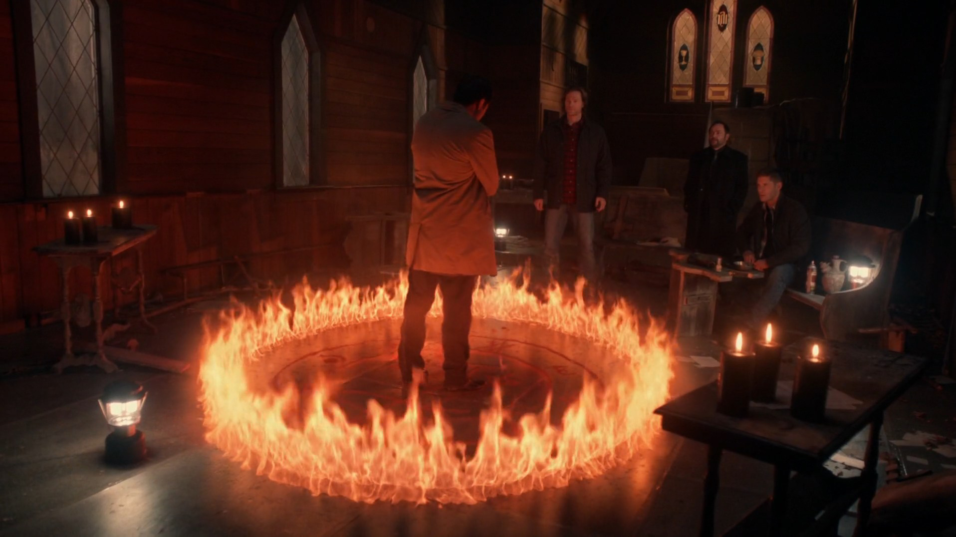 магический круг без фона. круг из свечей. ритуалы с огнем. пентаграмма дьявола эстетика. вызов люцифера сверхъестественное.