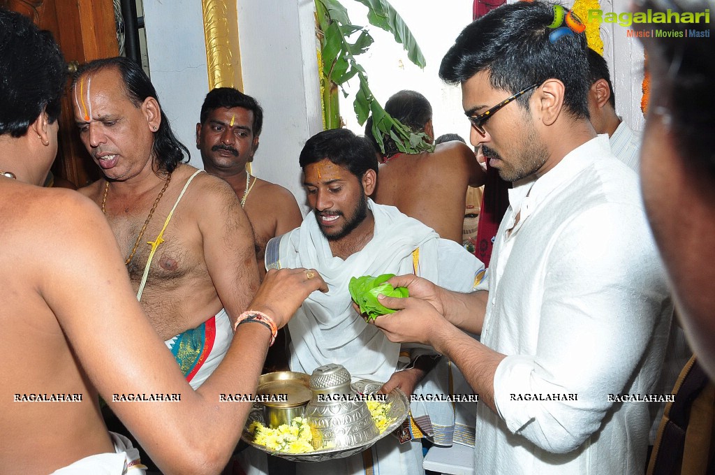 chiranjeevi-birthday-at-filmnagar38.jpg