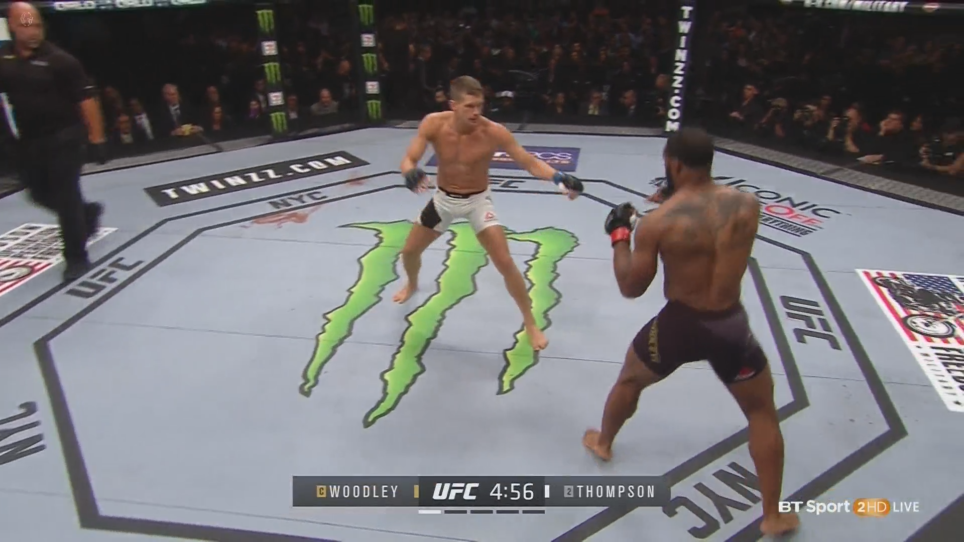 UFC 205 - Alvarez vs. McGregor.ts_snapshot_02.14.12_[2016.11.13_08.51.53].png