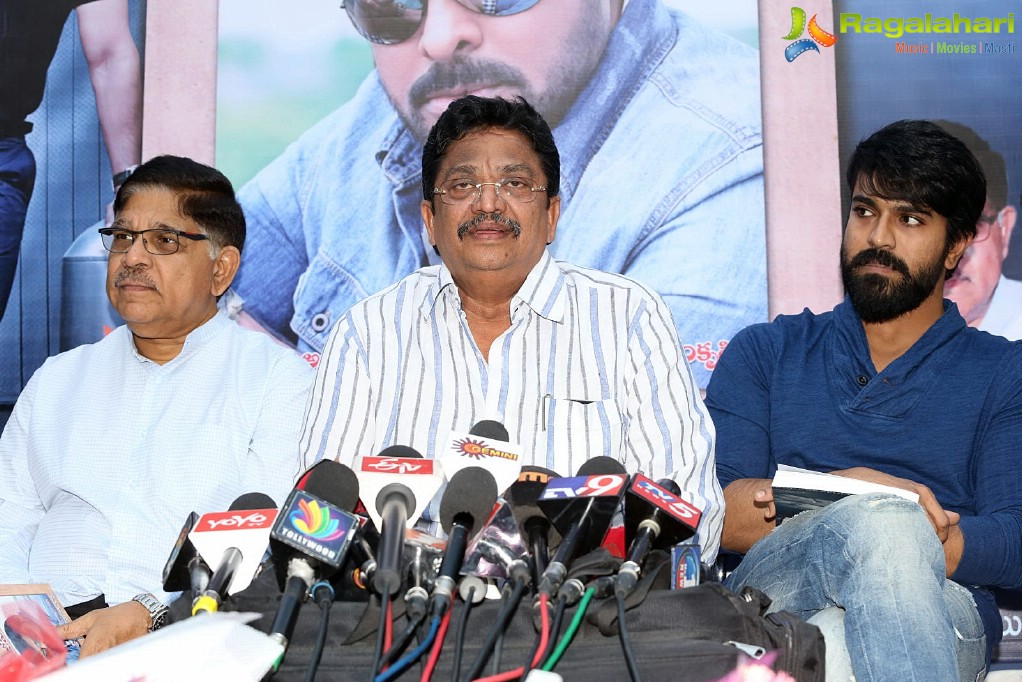chiranjeevi-book-launch-by-ramacharan30.jpg
