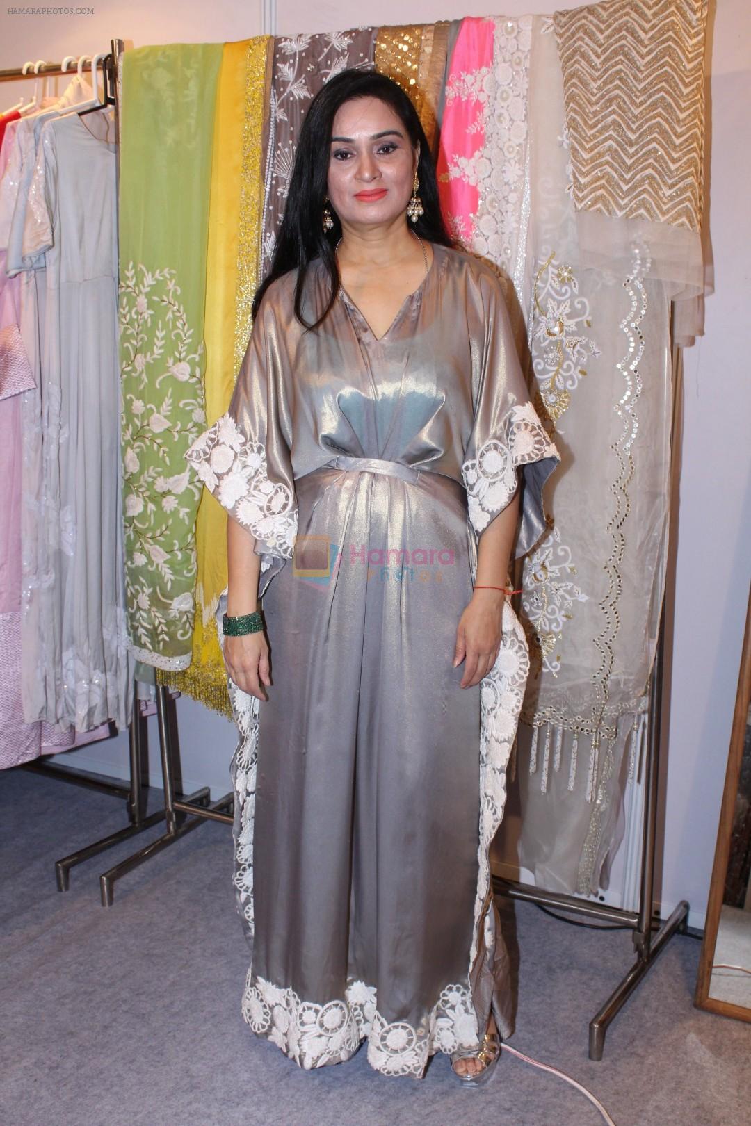 hpse_fullsize__1894279341_Padmini Kolhapure at the Launch Of Padmini Kolhapure  Poonam Dhillon Collection Vivaha on 22nd Sept 2017 (19)_59c52df40fd93.JPG