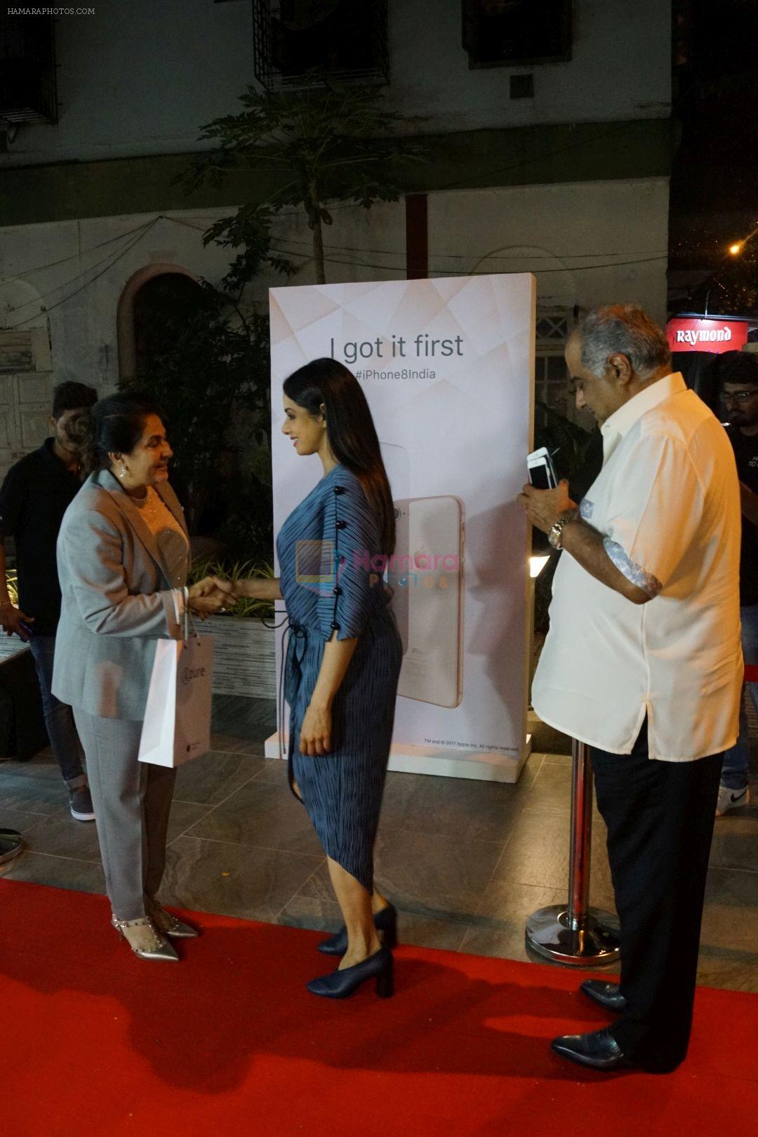hpse_fullsize__2361253828_Sridevi, Boney Kapoor at the Launch Of IPhone 8  IPhone 8+ At iAzure on 29th Sept 2017 (45)_59d21dc4aae01.JPG