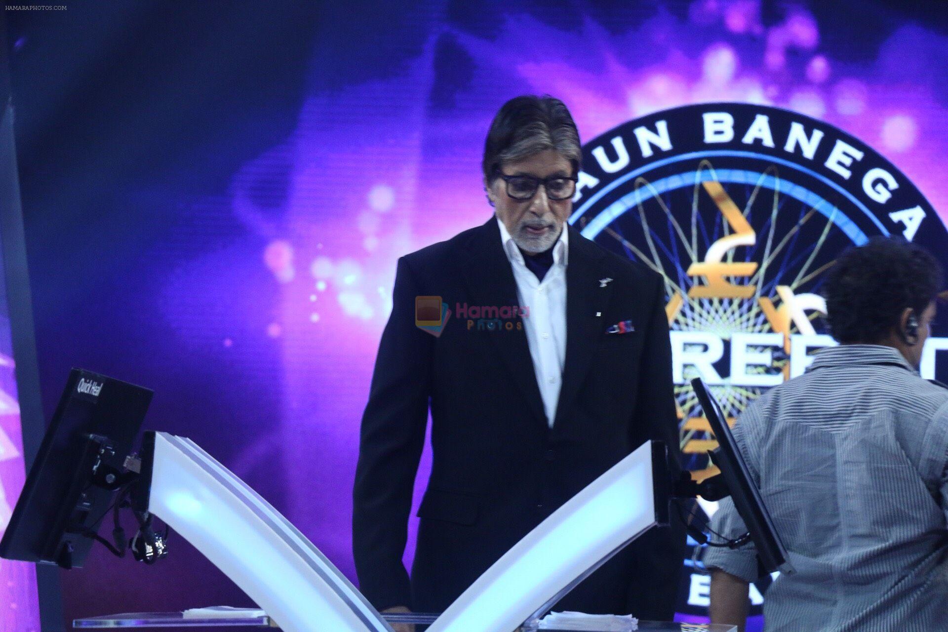 hpse_fullsize__38445227_Amitabh Bachchan On Location Of KBC Season 9 on 29th Sept 2017(25)_59d22606daea8.jpg