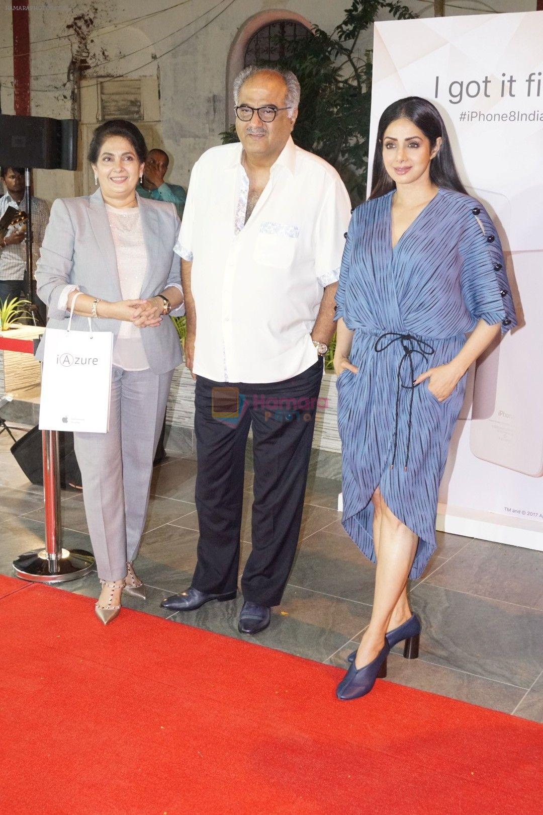 hpse_fullsize__2810439312_Sridevi, Boney Kapoor at the Launch Of IPhone 8  IPhone 8+ At iAzure on 29th Sept 2017 (71)_59d21deac0d25.JPG