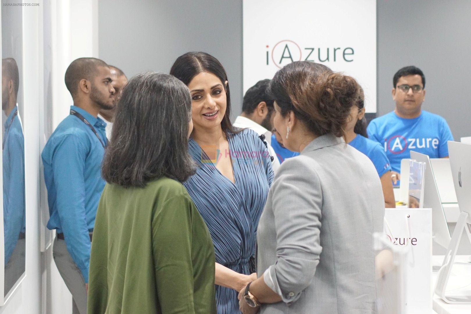 hpse_fullsize__167802909_Sridevi, Boney Kapoor at the Launch Of IPhone 8  IPhone 8+ At iAzure on 29th Sept 2017 (69).JPG_59d21f9852a35.JPG