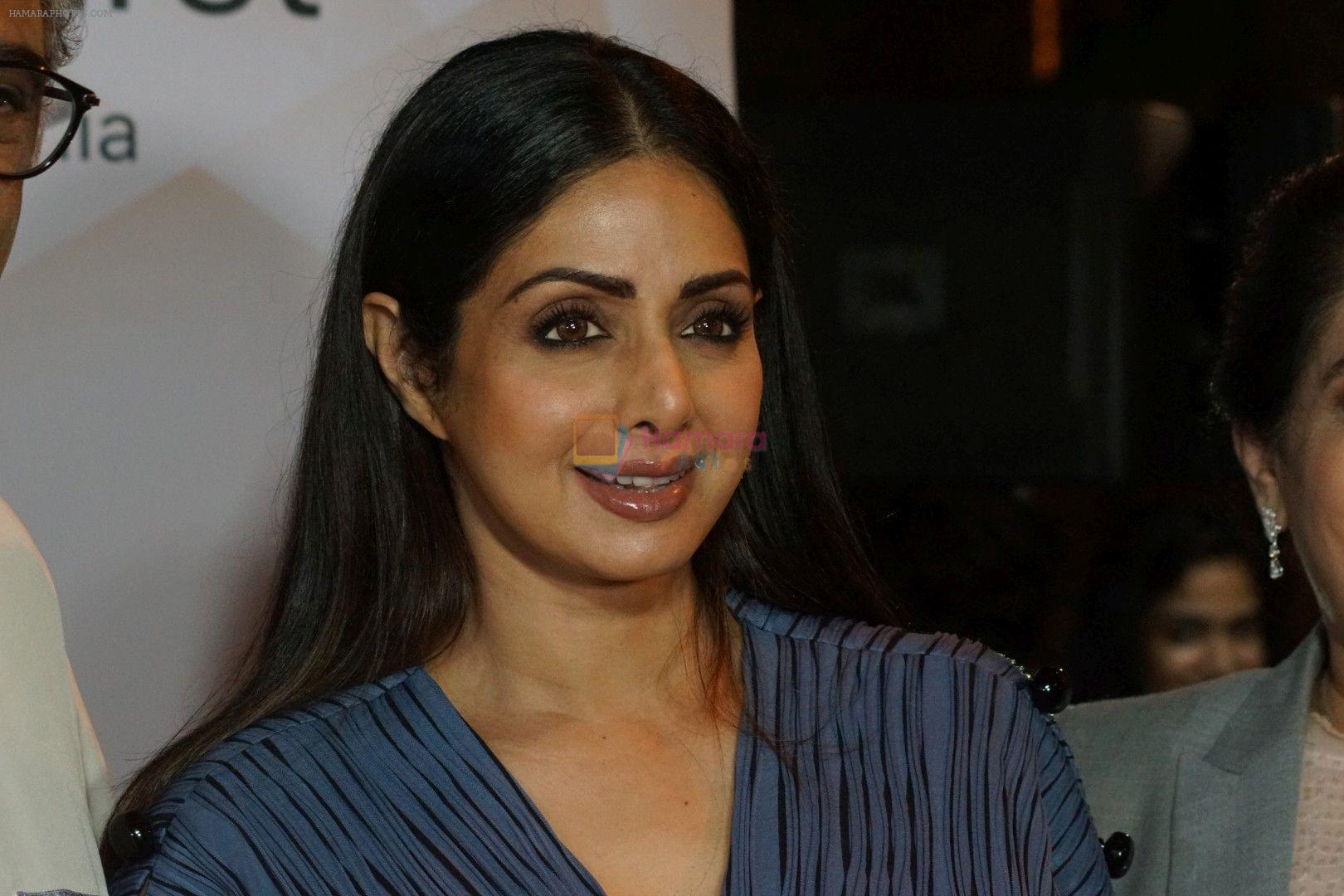 hpse_fullsize__3921964638_Sridevi at the Launch Of IPhone 8  IPhone 8+ At iAzure on 29th Sept 2017 (45).JPG_59d2239016b6f.JPG
