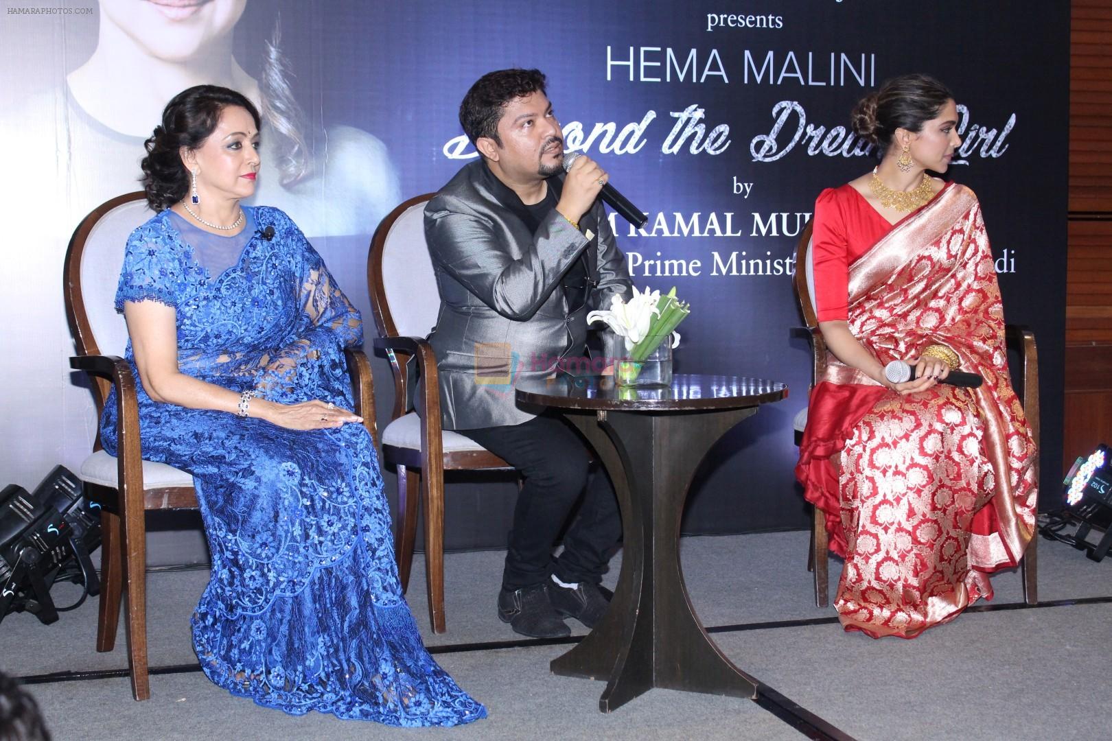 hpse_fullsize__1851000577_Deepika Padukone At Launch Of Hema Malini Biography Beyond The Dream Girl on 16th Oct 2017 (161)_59e585e91c710.JPG