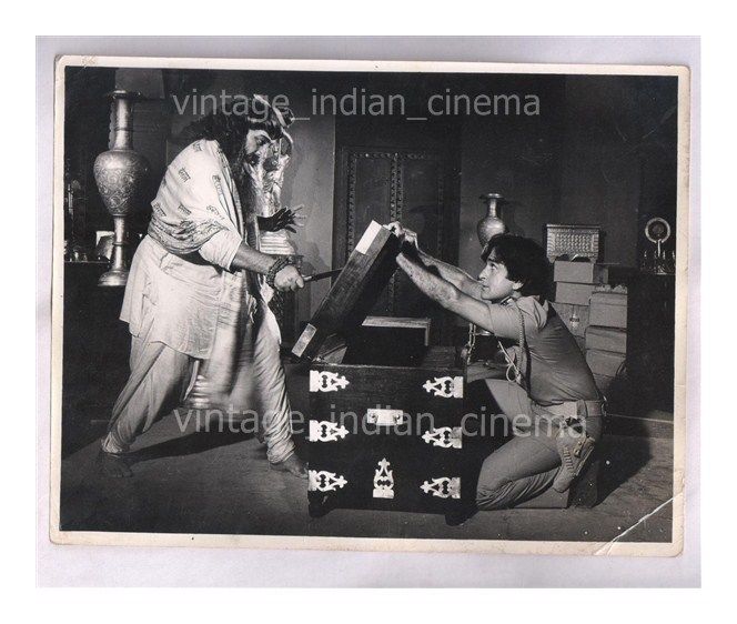 Original-Bollywood-photo-Shashi-kapoor-amjad-In-Suhaag-1979.jpg