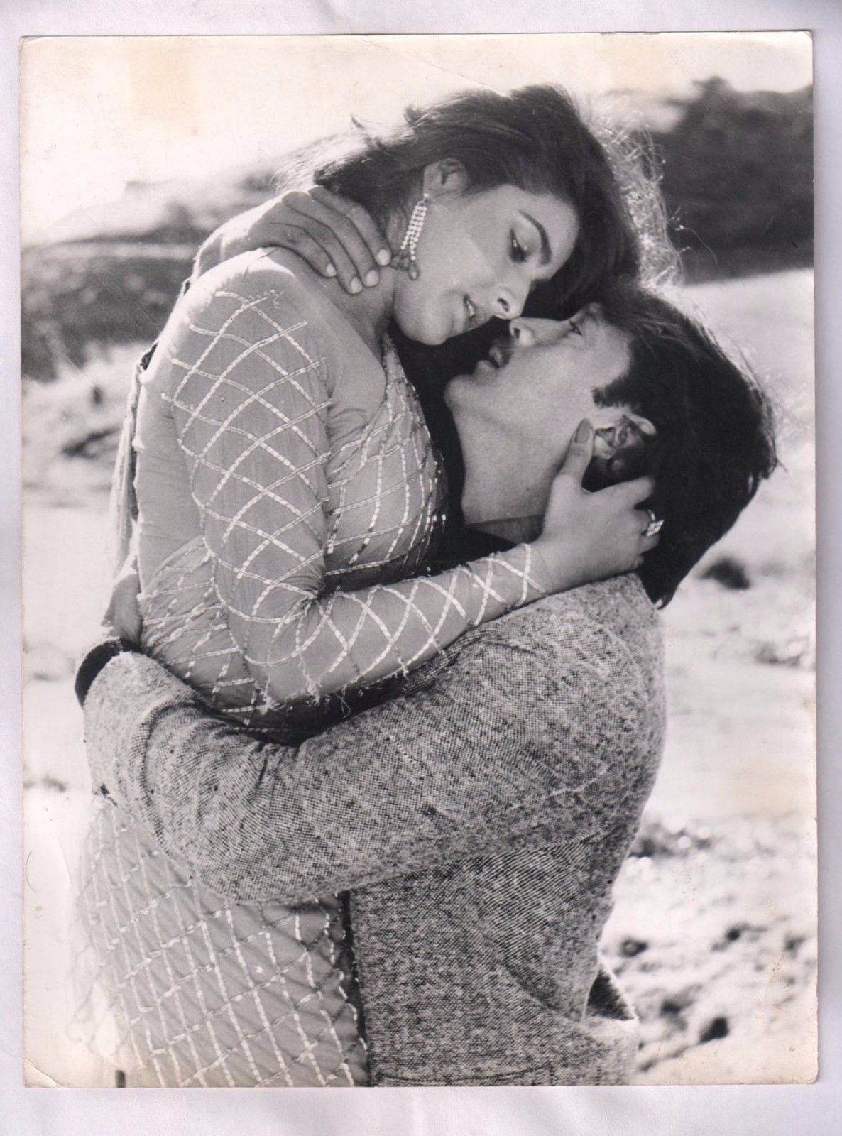 Original-Bollywood-Rare-photo-Jackie-Amrita-In-Mera-dharam.jpg