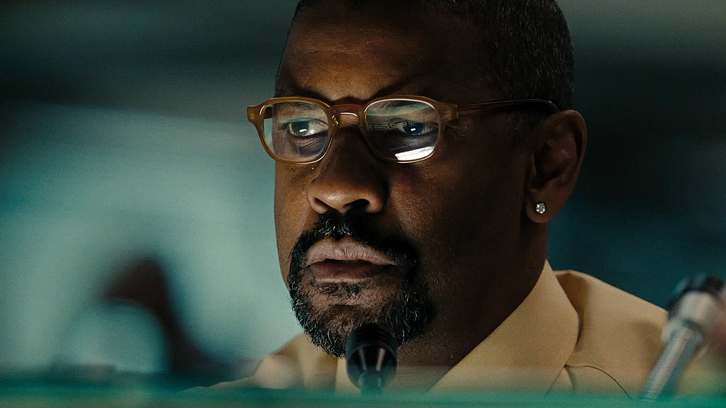 Опасные пассажиры поезда 123_(2009)_WEB_DLRIP-AVC_O.M_[-=DoMiNo=-].mkv_20171115_160144.553.png