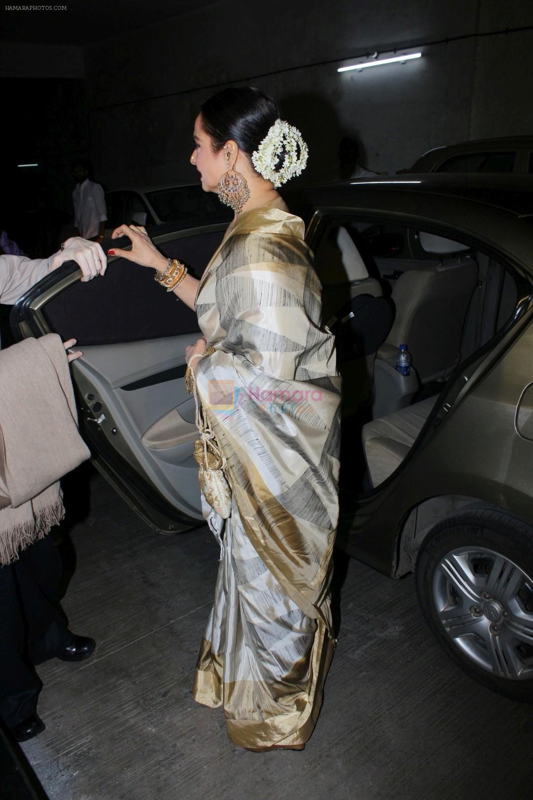 hpse_fullsize__1634797077_Rekha at the Red Carpet and Special Screening Of Tumhari Sulu hosted by Vidya Balan on 14th Nov 2017 (94)_5a0bcd8355f72.JPG