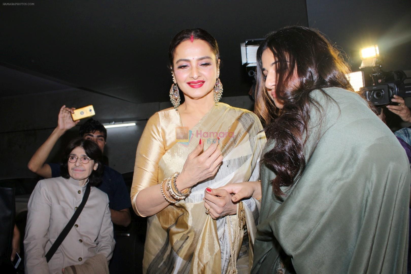 hpse_fullsize__4050426967_Rekha, Vidya Balan at the Red Carpet and Special Screening Of Tumhari Sulu hosted by Vidya Balan on 14th Nov 2017 (111)_5a0bcd8e1f7a1.JPG