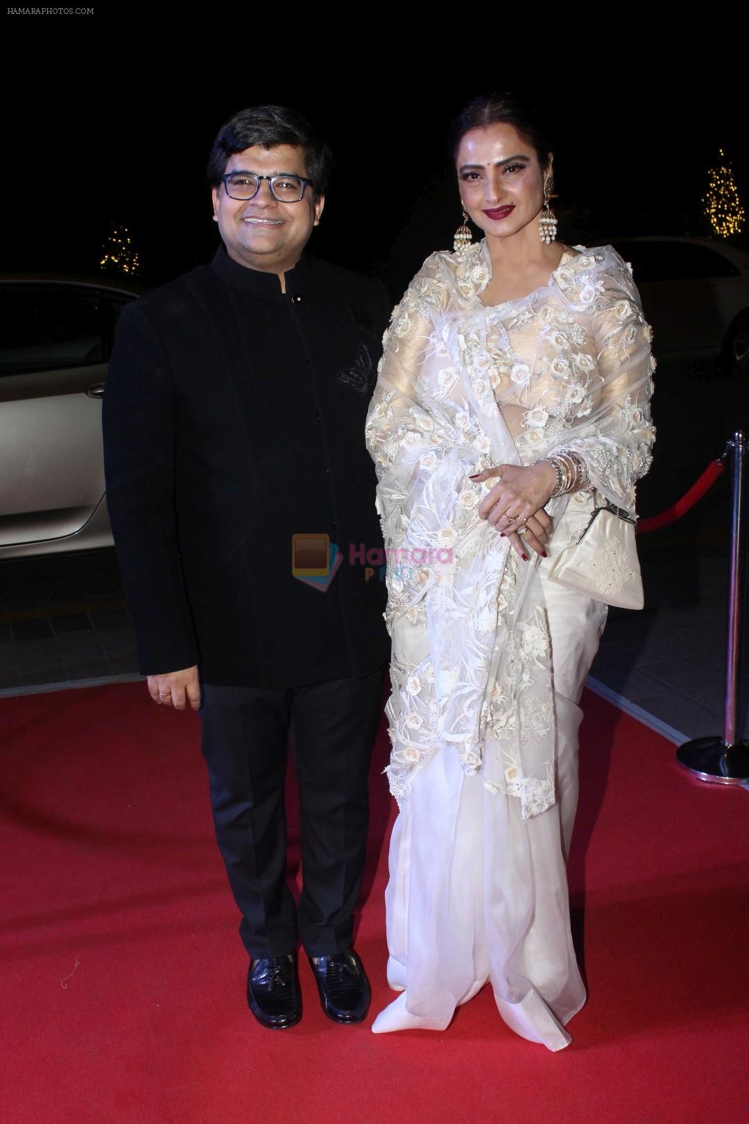 hpse_fullsize__515127168_Rekha at the Red Carpet Of Filmfare Glamour  Style Awards on 1st Dec 2017 (386)_5a224a1ee3e06.JPG