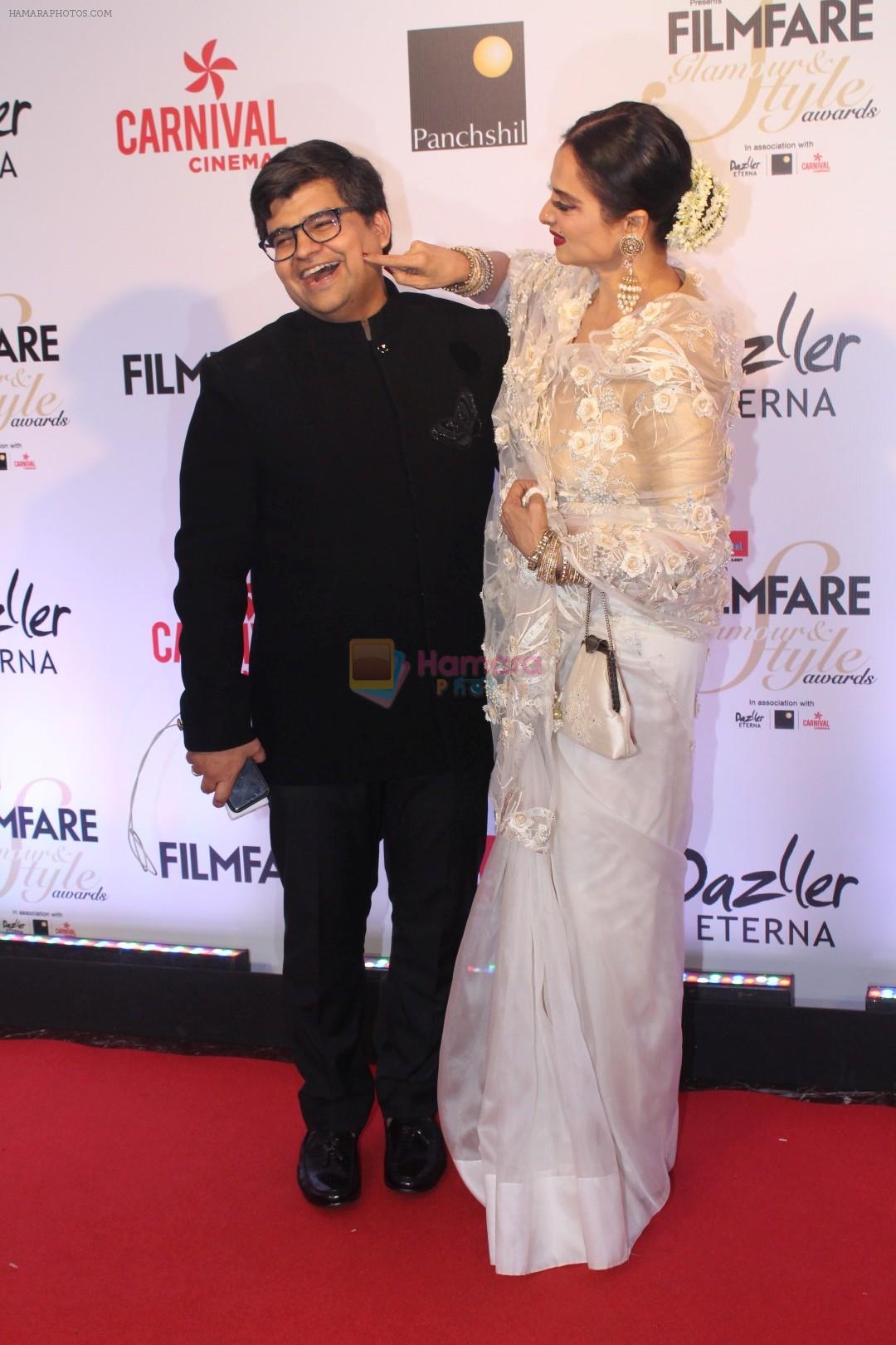 hpse_fullsize__1691051353_Rekha at the Red Carpet Of Filmfare Glamour  Style Awards on 1st Dec 2017 (18)_5a224a14d5c8d.JPG