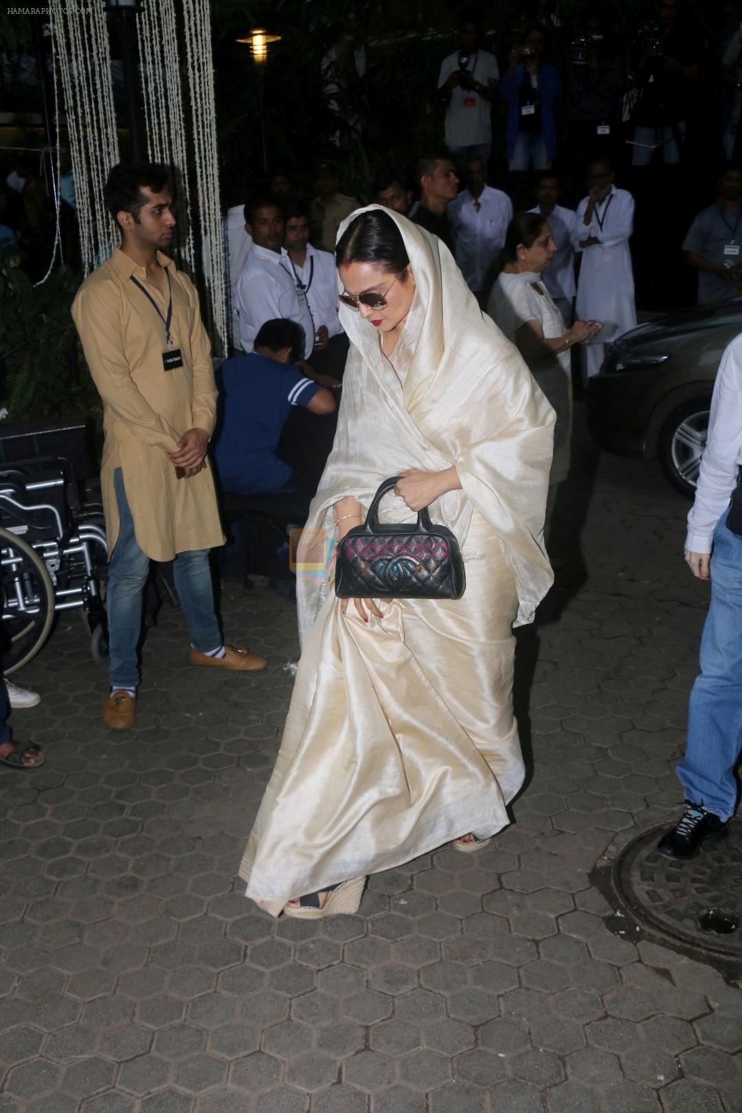 hpse_fullsize__2035242794_Rekha at Mr Shashi Kapoor Condolence Meeting on 7th Dec 2017 (81)_5a2a32a13ea69.JPG