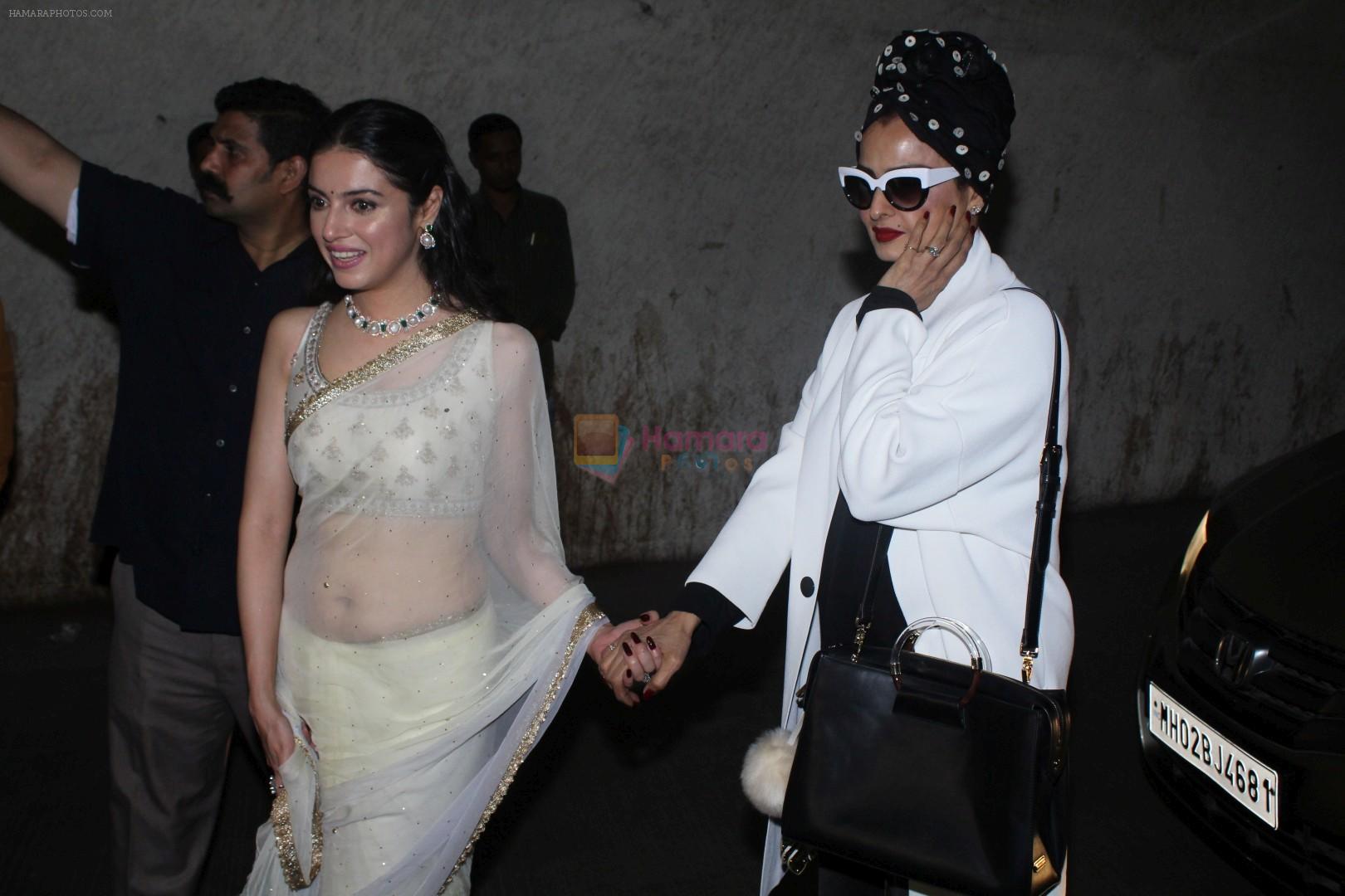 hpse_fullsize__2462647941_Rekha, Divya Khosla Kumar at the Special Screening Of Short Film Bulbul on 11th Dec 2017 (67)_5a2f6c27cf96a.JPG