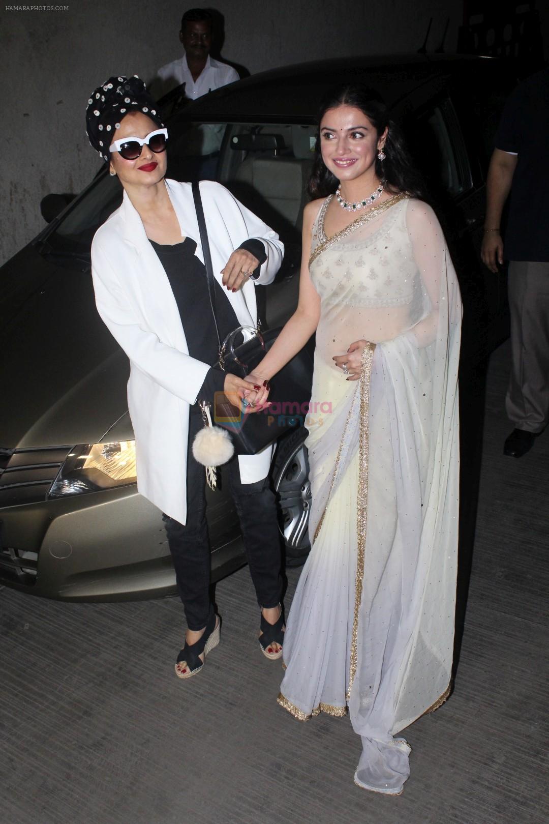 hpse_fullsize__176598360_Rekha, Divya Khosla Kumar at the Special Screening Of Short Film Bulbul on 11th Dec 2017 (56)_5a2f6c24750fa.JPG