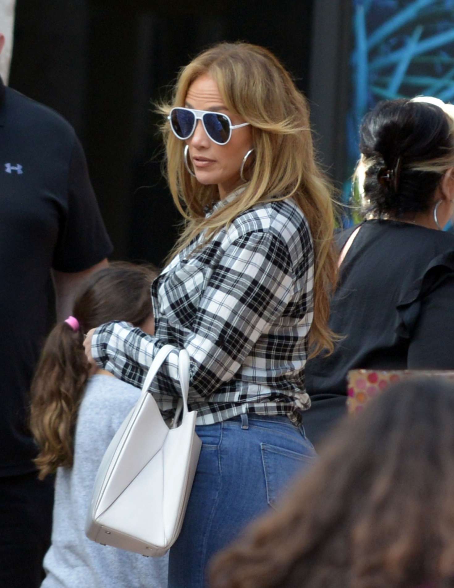 Jennifer-Lopez-in-Jeans--08.jpg.