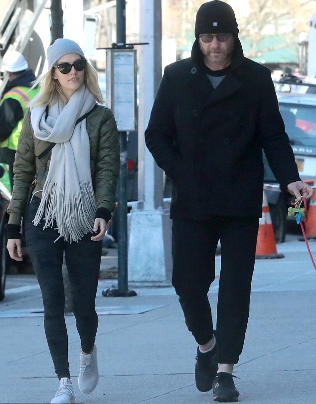 4A4A7D8D00000578-5514701-So_sweet_On_Saturday_Liev_Schreiber_50_was_pap_snapped_stepping_-m-86_1521352993932.jpg