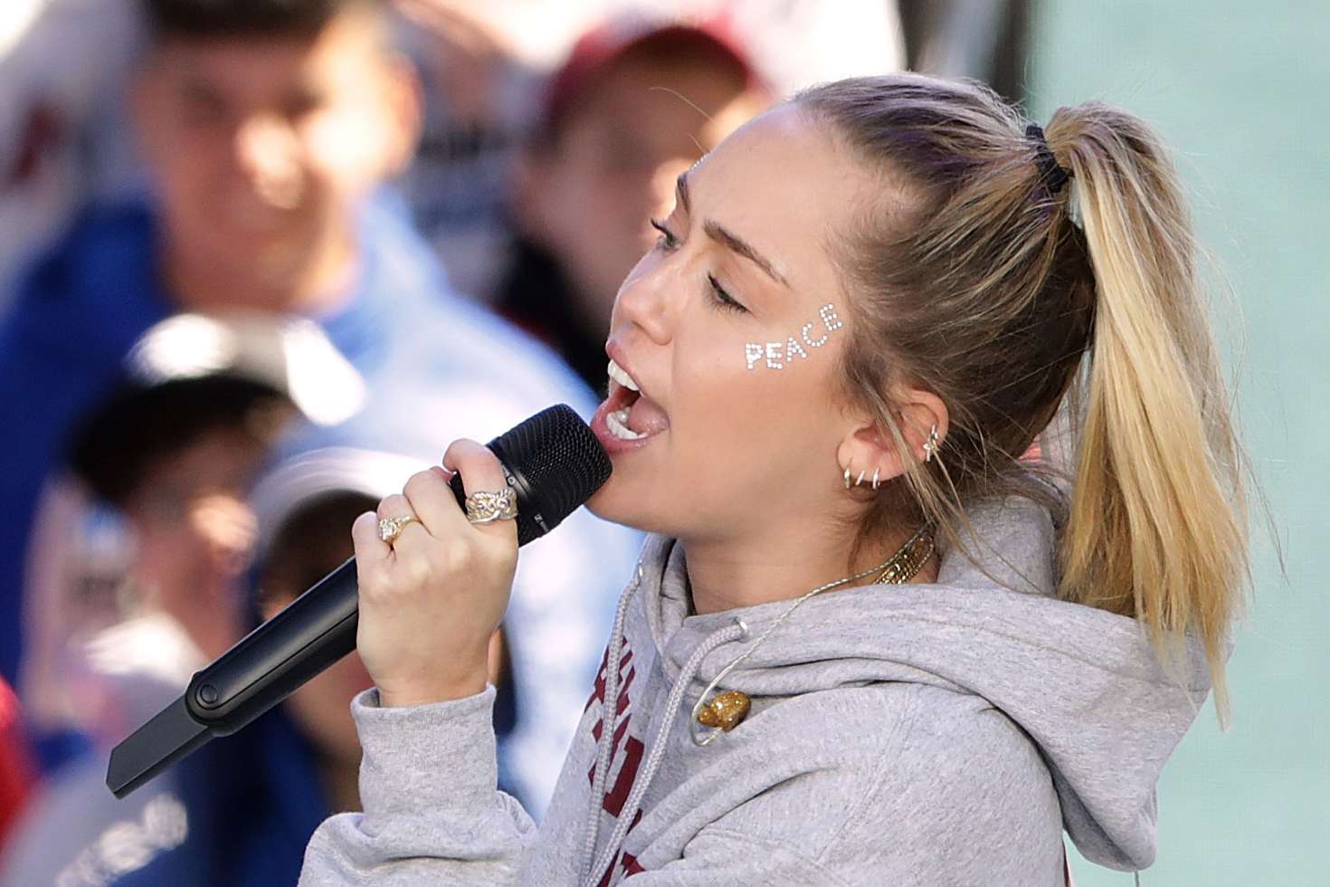 Miley-Cyrus_-March-For-Our-Lives-in-Washington--09.jpg