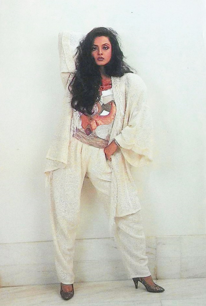 Bollywood-actress-Rekha-Rare-postcard.jpg