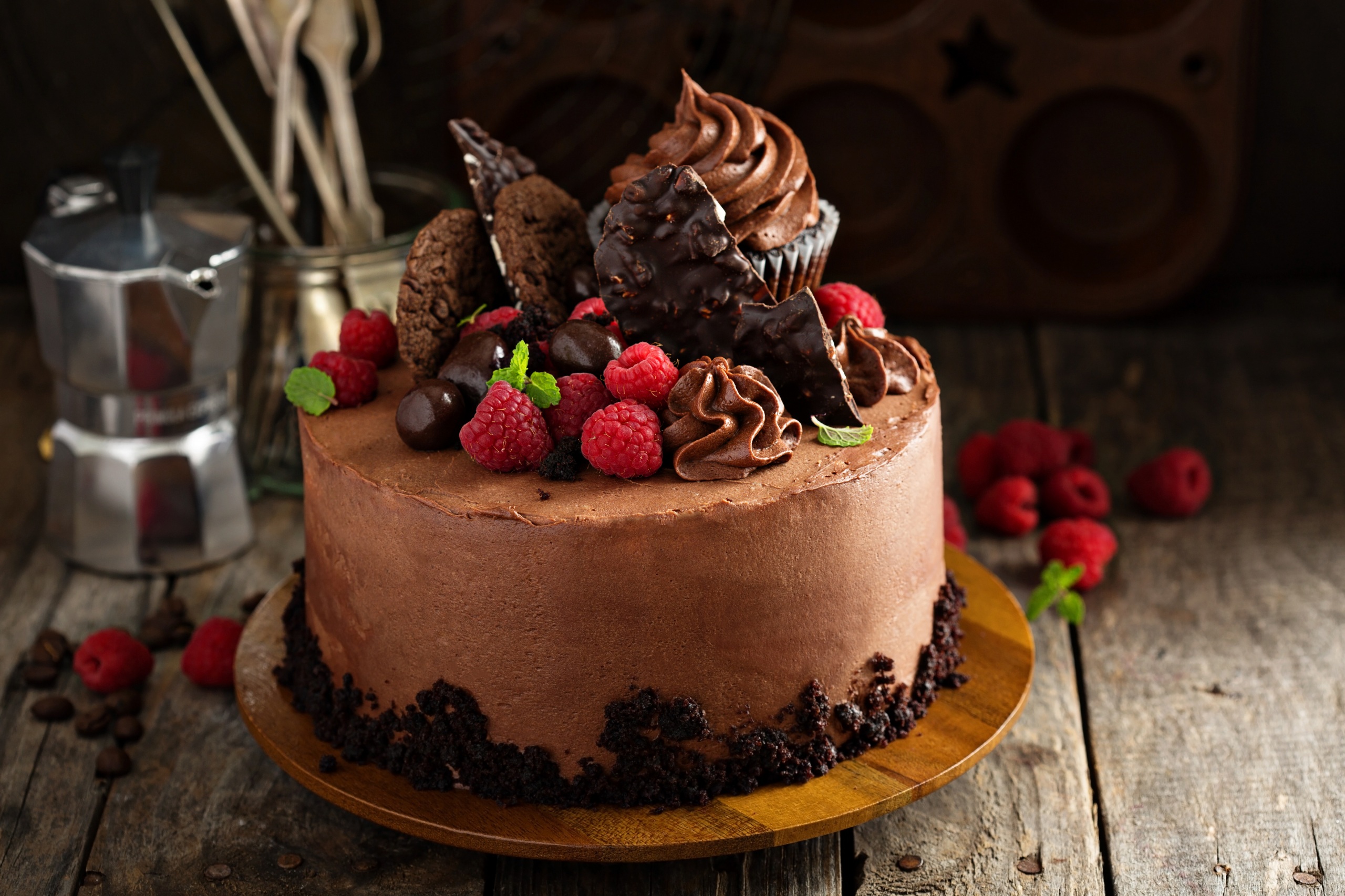 Sweets_Cakes_Chocolate_Berry_Wood_planks_Design_542530_2560x1706.jpg