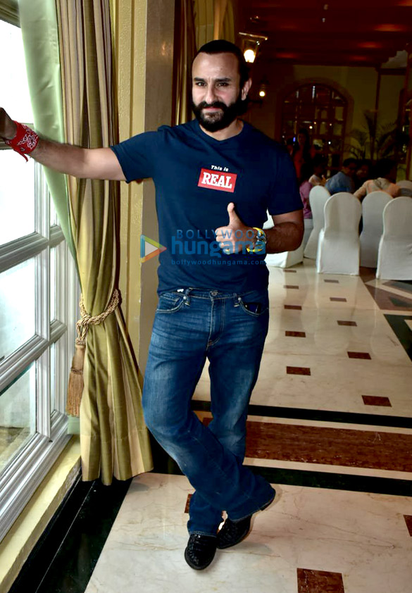 Saif-Ali-Khan-and-Chitrangda-Singh-snapped-during-Baazaar-promotions-2.jpg