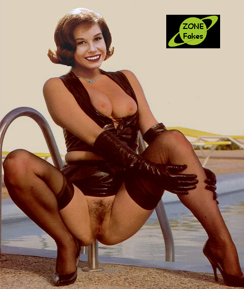 Mary_Tyler_Moore(169).jpg.