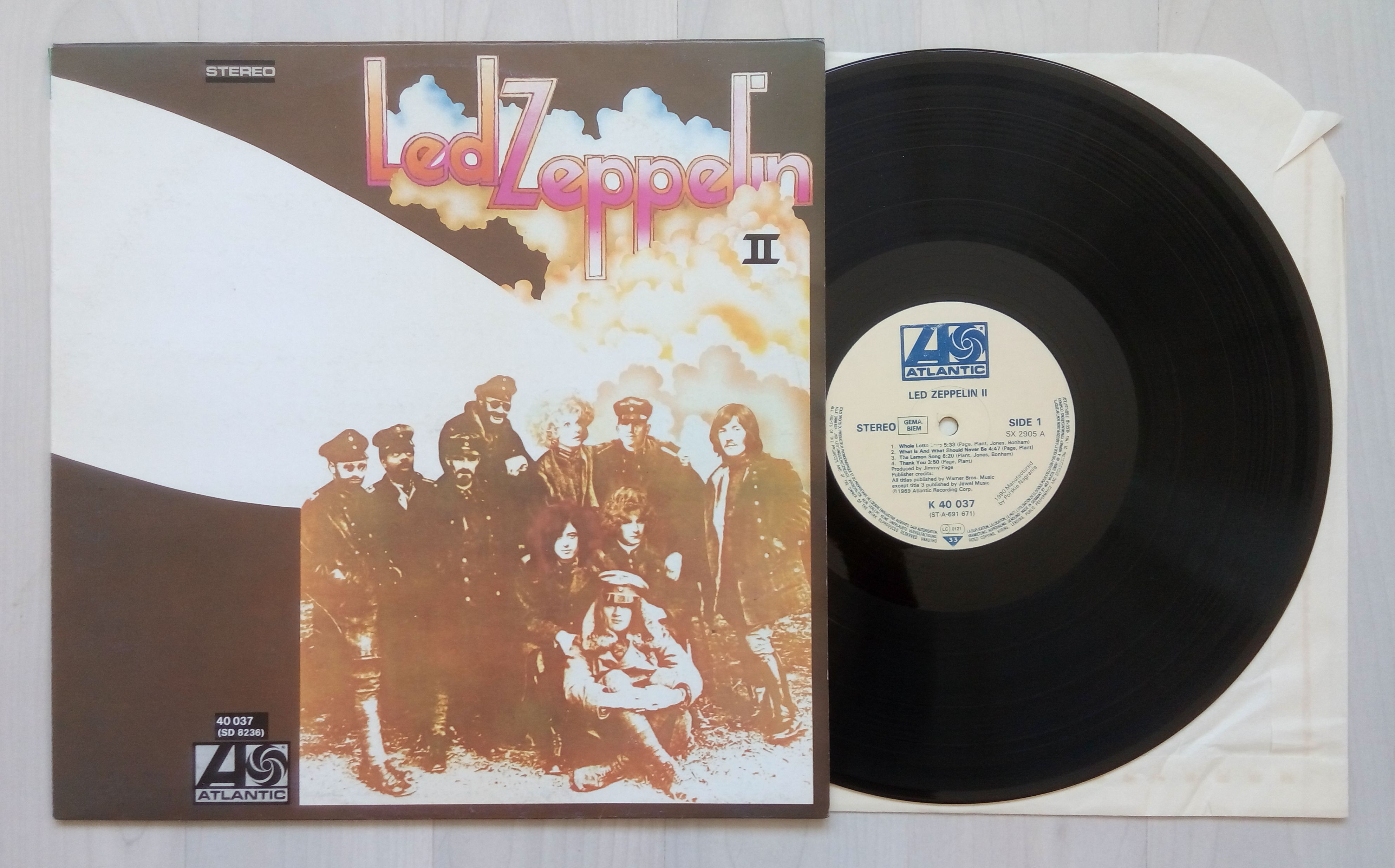 2 альбом. 1969 Led Zeppelin II обложка. Led Zeppelin II пластинка. Led Zeppelin 1969 LP. Виниловый диск лед Зеппелин II.