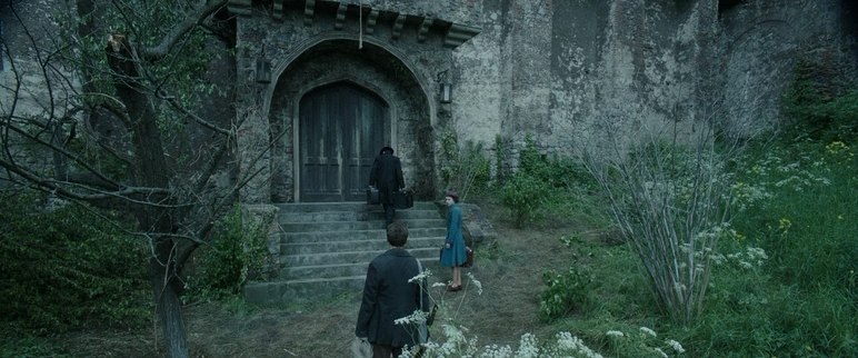 Проклятие монахини_(2018)_HDRip-AVC_[-=DoMiNo=-].mkv_20181128_165323.187.png