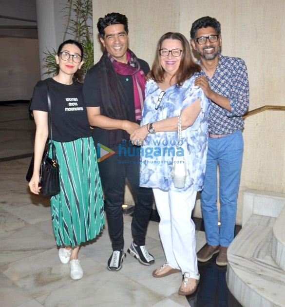 Karisma-Kapoor-snapped-with-mom-Babita-Kapoor-at-Manish-Malhotras-residence-in-Bandra-7.jpg