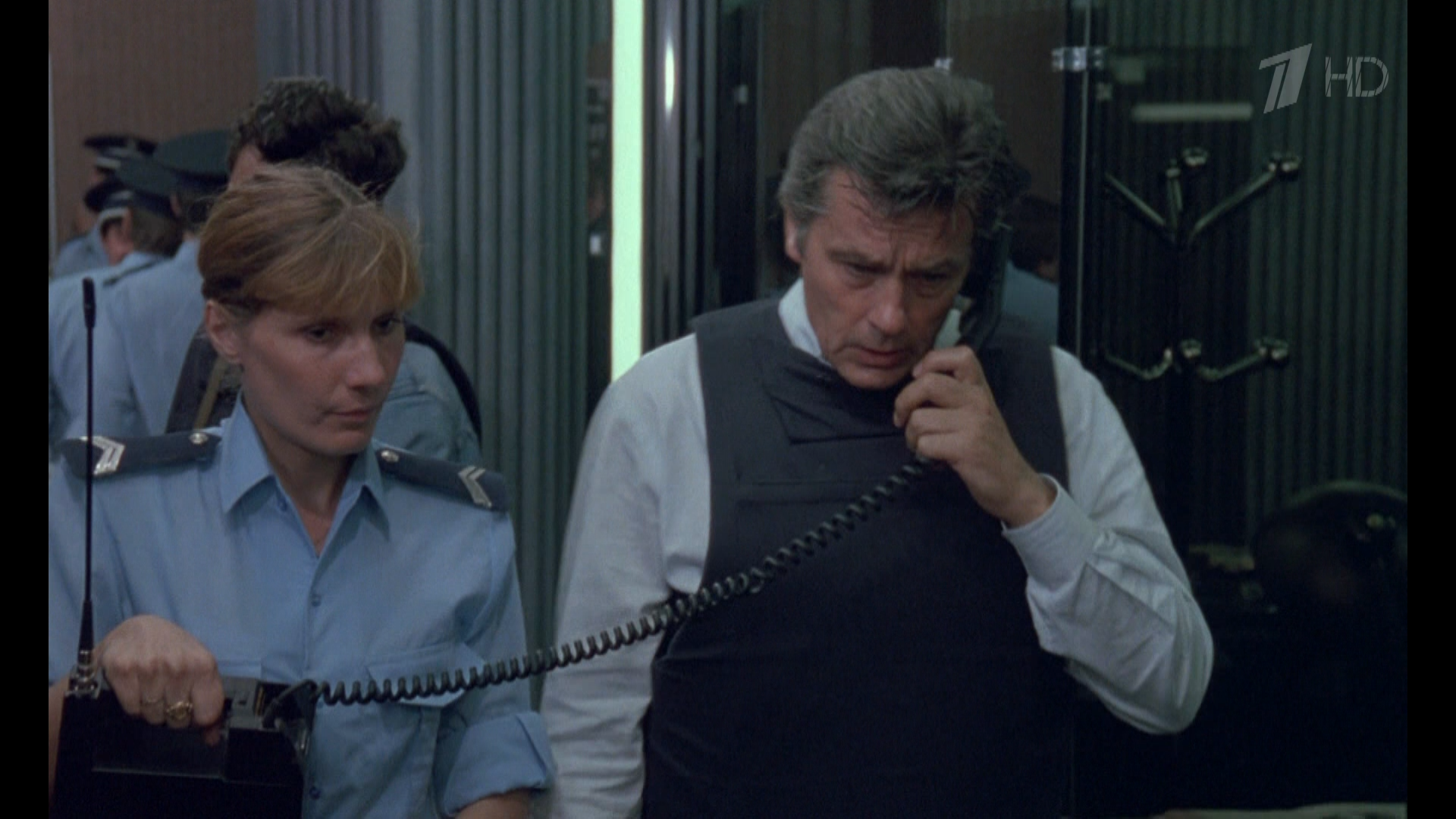 Не будите спящего полицейского (1988).mkv_snapshot_01.15.37.png