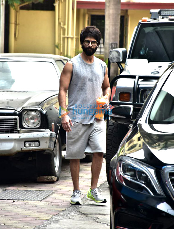 Shahid-Kapoor-snapped-at-a-gym-in-Mumbai-6.jpg