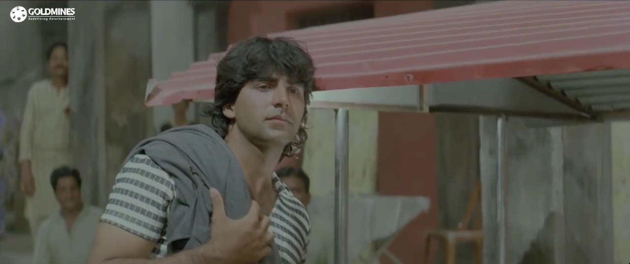 1998 - Angaaray -3- Aande Aande_720p.mkv4806.jpg