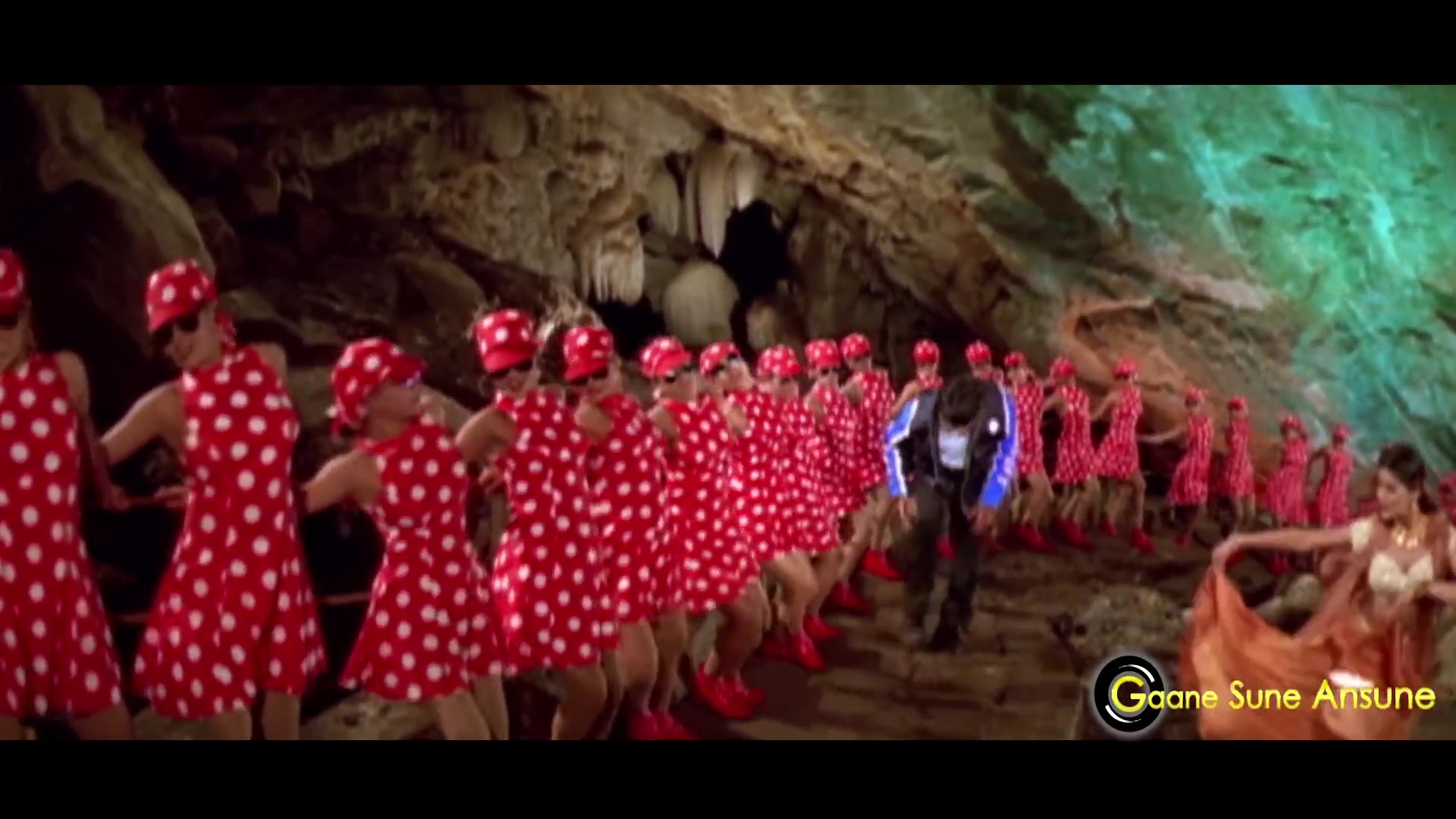 1997 - Tarazu -3- Aye Deewane Dil Kardi Kya Mushkil_1080_YT.mp43891.jpg